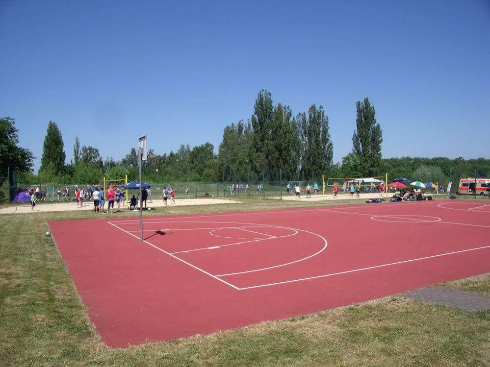 Euroville Jugend- Und Sporthotel Naumburg  Exterior foto